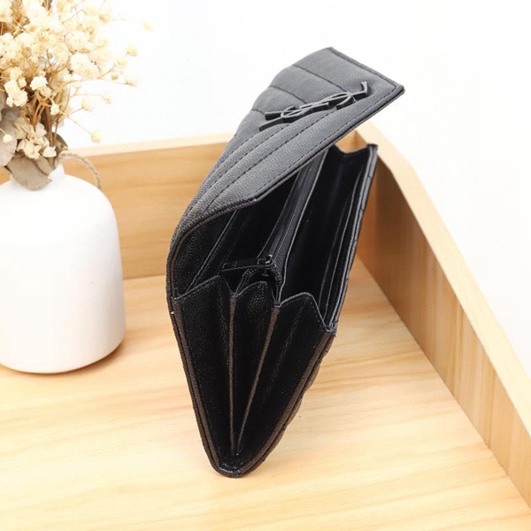 イヴサンローラン財布着用イメージ